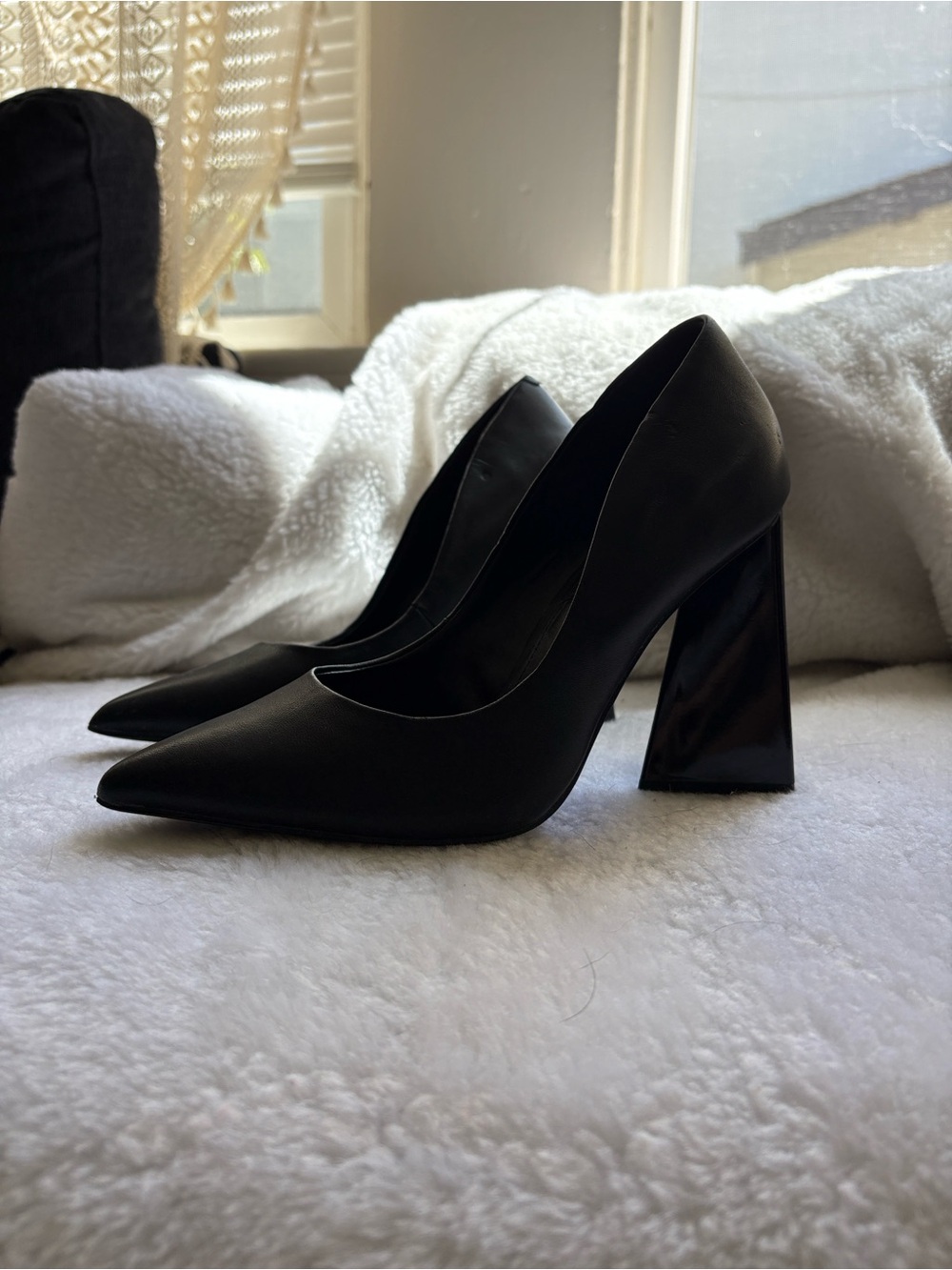 Steve Madden Black Pointed Toe Block Heel Pumps - Sleek Leather